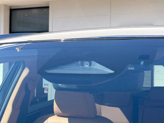 【プリクラッシュセーフティ】前方の車両等を検知し、衝突しそうな時は警報で注意を促し、ブレーキを踏む力をサポート。ブレーキを踏めなかった場合は衝突被害軽減ブレーキが作動、衝突回避をサポートします。
