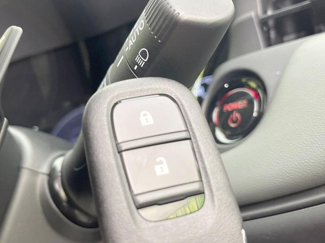 �yHonda�X�}�[�g�L�[�z�J�o����|�P�b�g�ɓ��ꂽ�܂܂ł��h�A�̎{���E�������\�ȃX�}�[�g�L�[�𑕔��B�G���W���̃I���E�I�t�����J�M�����o���K�v����������Ƃ��Ă��֗��ł���