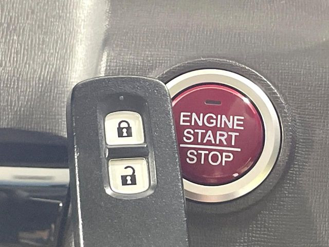 �yHonda�X�}�[�g�L�[�z�J�o����|�P�b�g�ɓ��ꂽ�܂܂ł��h�A�̎{���E�������\�ȃX�}�[�g�L�[�𑕔��B�G���W���̃I���E�I�t�����J�M�����o���K�v����������Ƃ��Ă��֗��ł���