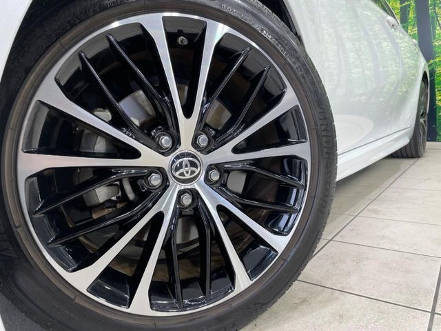 �y����18�C���`�A���~�z�C�[���z�O�ςɃ}�b�`���������A���~�z�C�[���𑕒����Ă���܂��B�e��ЊO�A���~�z�C�[����A�X�^�b�h���X�^�C�����戵�����Ă���܂��B���񂲑��k����������
