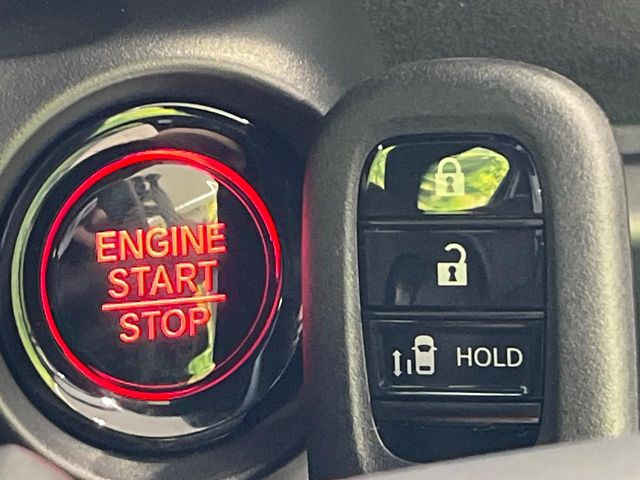 �yHonda�X�}�[�g�L�[�z�J�o����|�P�b�g�ɓ��ꂽ�܂܂ł��h�A�̎{���E�������\�ȃX�}�[�g�L�[�𑕔��B�G���W���̃I���E�I�t�����J�M�����o���K�v����������Ƃ��Ă��֗��ł���