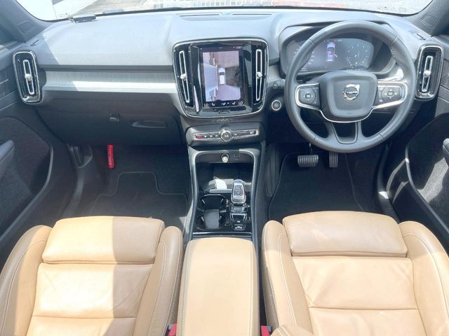 XC40B4 AWD インスクリプション 4WD