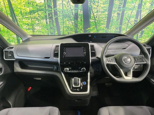 セレナ1.2 e-POWER XV