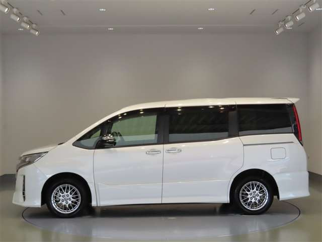 ノア1.8 ハイブリッド Si W×B II