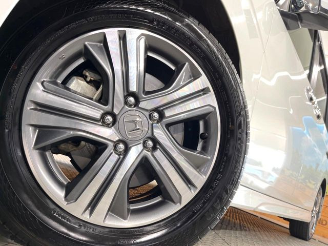 �y����16�C���`�A���~�z�C�[���z�O�ςɃ}�b�`���������A���~�z�C�[���𑕒����Ă���܂��B�e��ЊO�A���~�z�C�[����A�X�^�b�h���X�^�C�����戵�����Ă���܂��B���񂲑��k����������