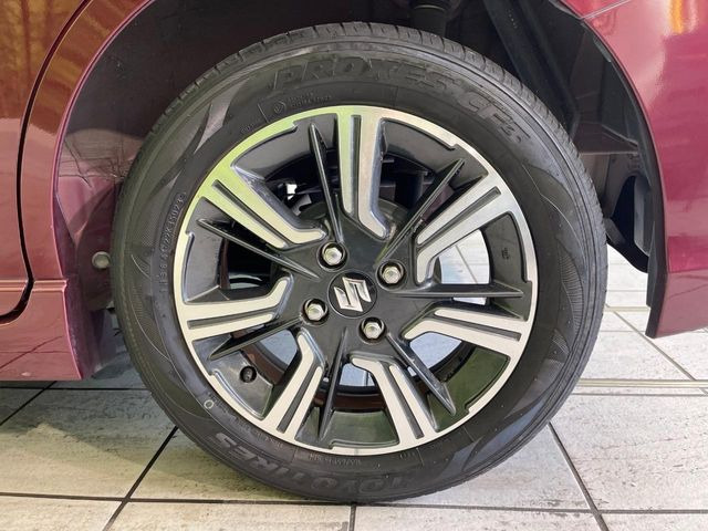 �y����15�C���`�A���~�z�C�[���z�O�ςɃ}�b�`���������A���~�z�C�[���𑕒����Ă���܂��B�e��ЊO�A���~�z�C�[����A�X�^�b�h���X�^�C�����戵�����Ă���܂��B���񂲑��k����������