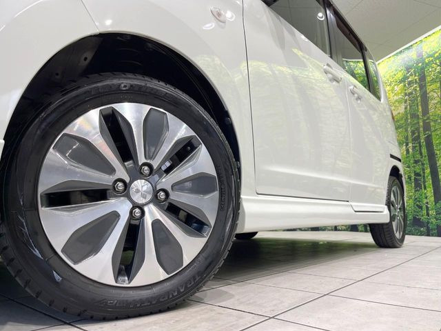 �y����15�C���`�A���~�z�C�[���z�O�ςɃ}�b�`���������A���~�z�C�[���𑕒����Ă���܂��B�e��ЊO�A���~�z�C�[����A�X�^�b�h���X�^�C�����戵�����Ă���܂��B���񂲑��k����������