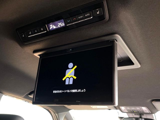 【13型フリップダウン】大画面モニターで後席でもエンタメをお楽しみいただけます。家族や友人とお出かけする機会が多い方に大人気です♪
