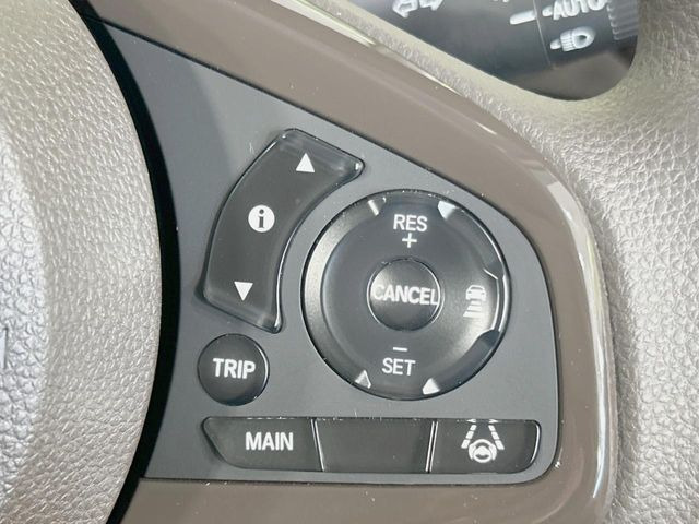 【アダプティブクルーズコントロール】高速道路での長距離走行が楽に!!自動で速度を保つクルーズコントロールが、衝突軽減システムと連携し、前方の車両を感知して車間を保つように速度調節してくれます!!