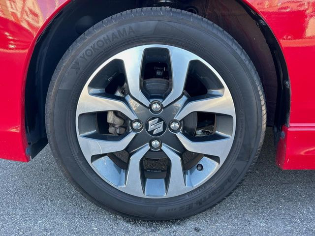 �y����15�C���`�A���~�z�C�[���z�O�ςɃ}�b�`���������A���~�z�C�[���𑕒����Ă���܂��B�e��ЊO�A���~�z�C�[����A�X�^�b�h���X�^�C�����戵�����Ă���܂��B���񂲑��k����������