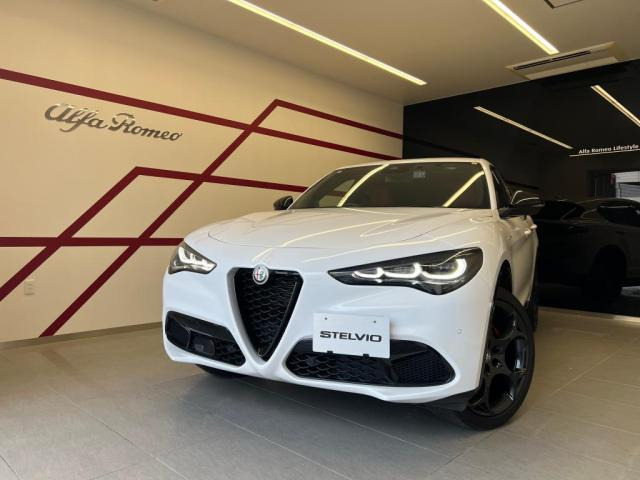 ステルヴィオ2.0 ターボ Q4 ヴェローチェ 4WD