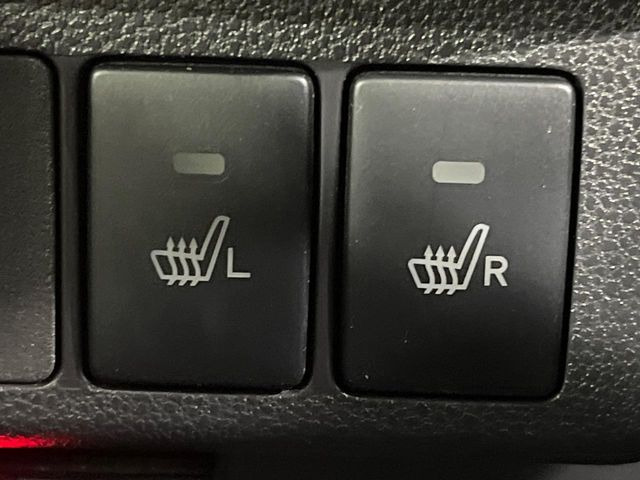 【シートヒーター】寒い日に重宝するシートヒーター!エアコンより早く温まってくれるので寒がりの人も安心ですね♪エアコンの温風は乾燥するから苦手、という方にもをおすすめです。
