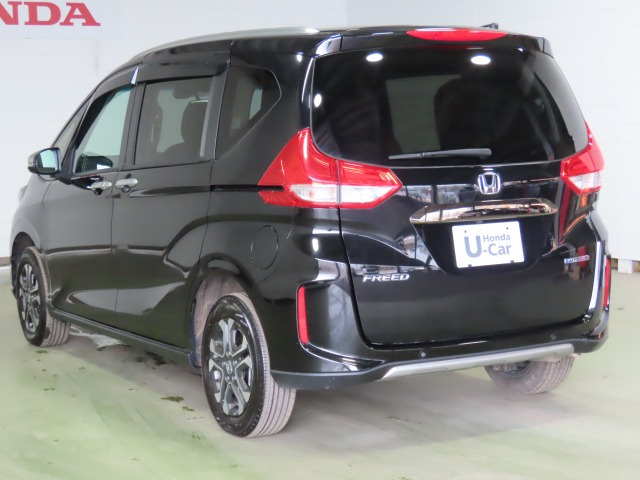 フリード1.5 ハイブリッド クロスター 4WD