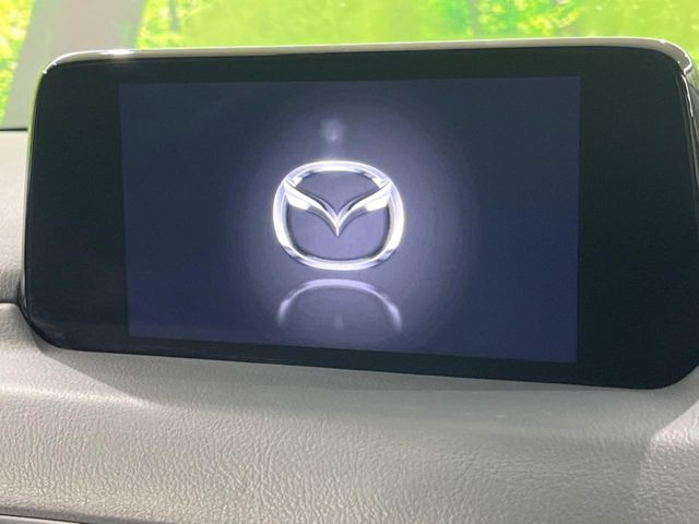 【マツダコネクトナビ】車内の雰囲気にマッチした一体型タイプのナビ。各種車輌設定やBluetooth再生等、様々な機能が楽しめます。直感的なダイヤル操作が可能で、使い勝手も良好です。