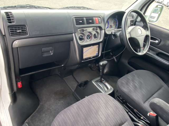 ���X�͔N�����x�ƂȂ��Ă���܂��B�c�Ǝ��Ԃ�10:00�`19:00�ł��B