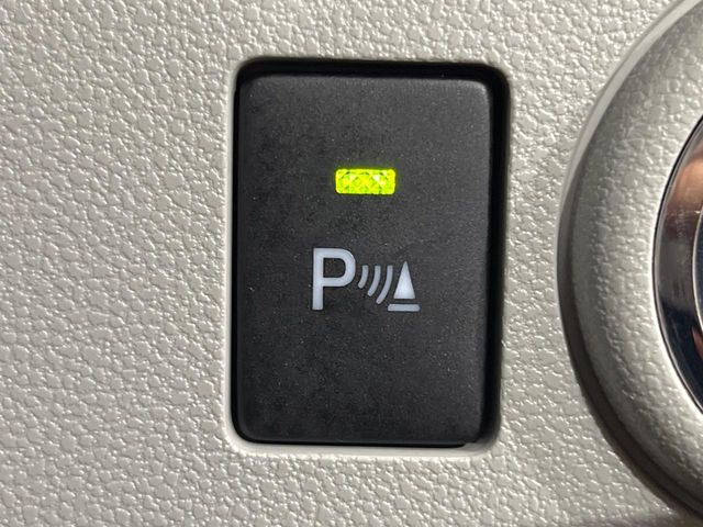 【クリアランスソナー】バンパーに付いたセンサーが障害物を検知!一定の距離に近づくとアラートで教えてくれます♪狭い駐車スペースや車庫入れ時も安心ですね☆