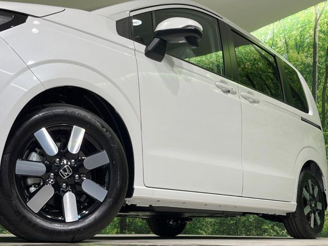 �y����15�C���`�A���~�z�C�[���z�O�ςɃ}�b�`���������A���~�z�C�[���𑕒����Ă���܂��B�e��ЊO�A���~�z�C�[����A�X�^�b�h���X�^�C�����戵�����Ă���܂��B���񂲑��k����������