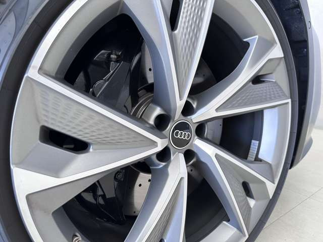 DTE Systems��PowerControl�𑕒��B��p�T�u�R���ɂ��A�p���t�������X�|���X�̗ǂ��h���C�r���O�t�B�[�������y���݂��������܂��B