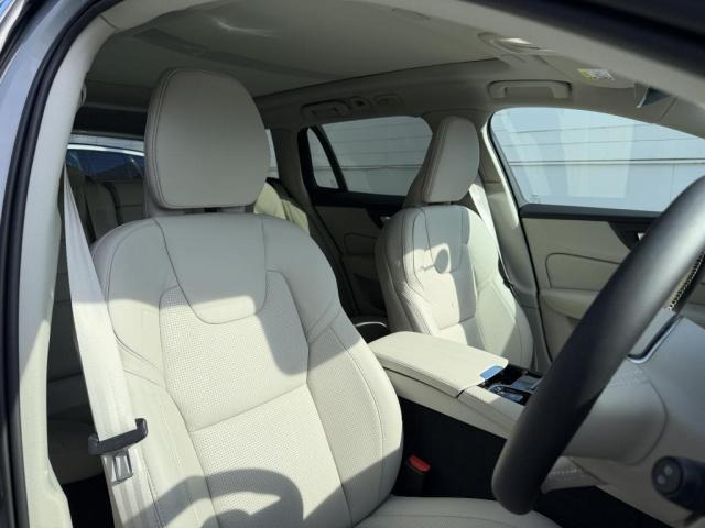 V60ウルトラ T6  AWD プラグインハイブリッド 4WD