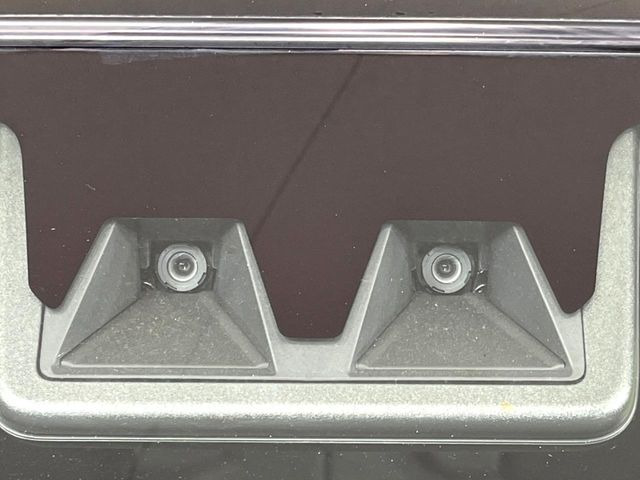 【スマートアシスト】走行中に前方の車両等を認識し、衝突しそうな時は警報とブレーキで衝突回避と被害軽減をアシスト。より安全にドライブをお楽しみいただけます。