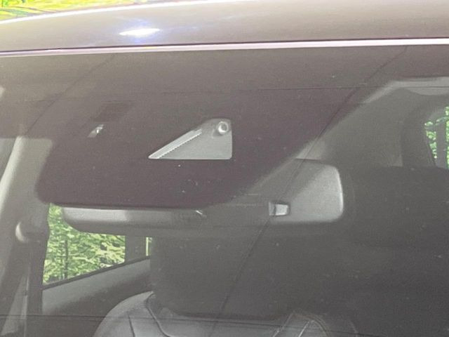 【スマートブレーキサポート】走行中に前方の車両等を認識し、衝突しそうな時は警報とブレーキで衝突回避と被害軽減をアシスト。より安全にドライブをお楽しみいただけます。