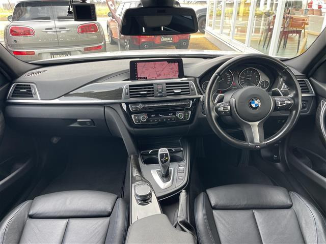3シリーズセダン320i