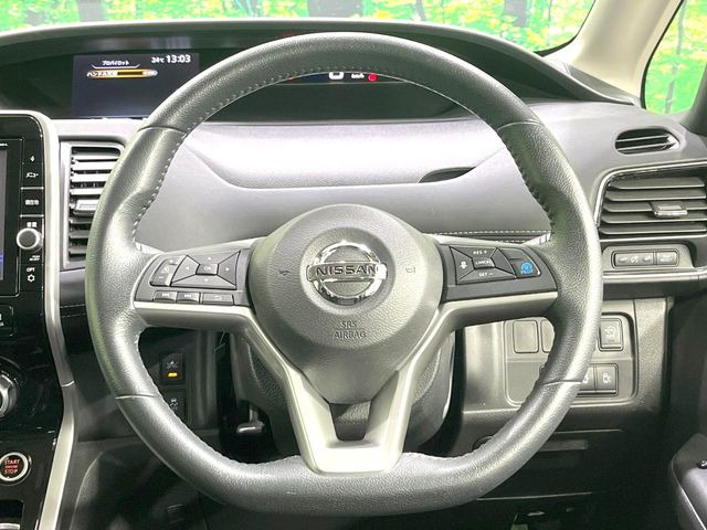 ステアリングも使用感が少なく、きれいな状態となっております♪