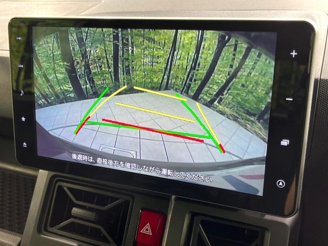 【バックカメラ】駐車時に後方がリアルタイム映像で確認できます。大型商業施設や立体駐車場での駐車時や、夜間のバック時に大活躍!運転スキルに関わらず、今や必須となった装備のひとつです!