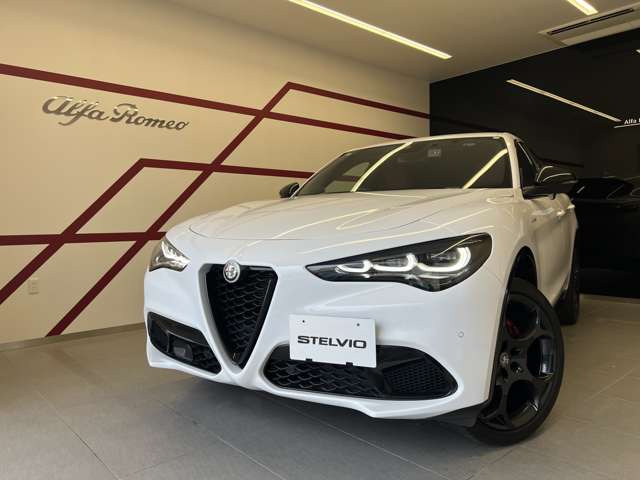 ステルヴィオ2.0 ターボ Q4 ヴェローチェ 4WD