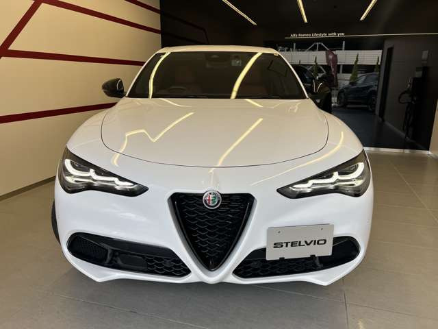 ステルヴィオ2.0 ターボ Q4 ヴェローチェ 4WD
