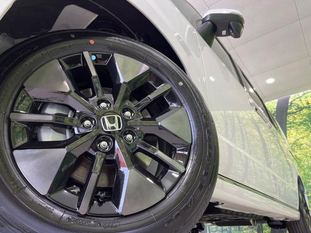 �y����16�C���`�A���~�z�C�[���z�O�ςɃ}�b�`���������A���~�z�C�[���𑕒����Ă���܂��B�e��ЊO�A���~�z�C�[����A�X�^�b�h���X�^�C�����戵�����Ă���܂��B���񂲑��k����������