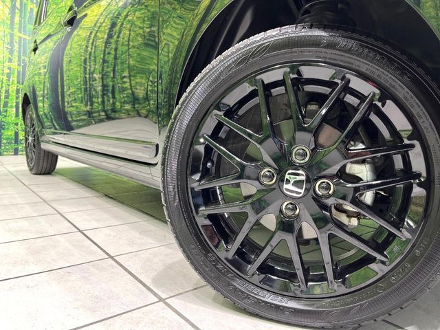 �y����15�C���`�A���~�z�C�[���z�O�ςɃ}�b�`���������A���~�z�C�[���𑕒����Ă���܂��B�e��ЊO�A���~�z�C�[����A�X�^�b�h���X�^�C�����戵�����Ă���܂��B���񂲑��k����������