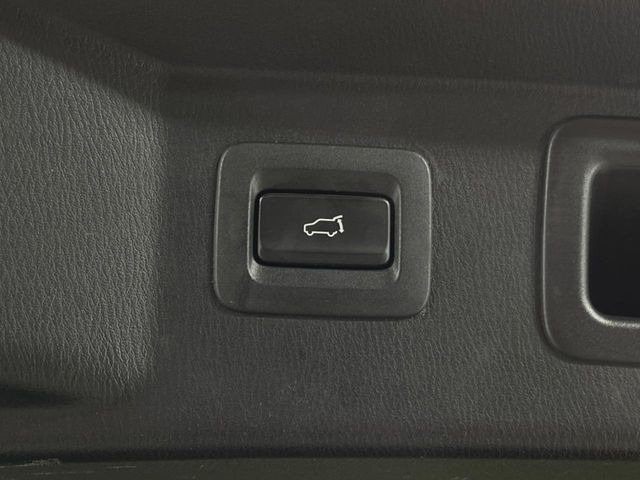 【パワーバックドア】スマートキーや運転席のボタンを押すだけでリアゲートが自動で開閉します!荷物を持っている時や、高い位置にあるバックドアを閉める際に便利な機能です♪