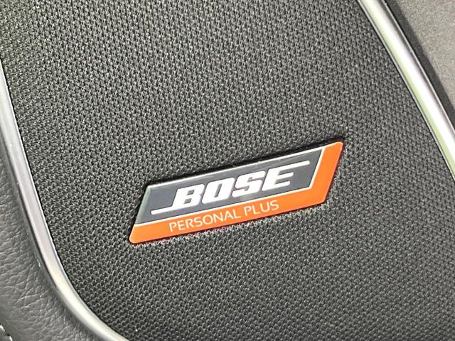 【BOSEサウンドシステム】メーカーオプションの高品位サウンドシステムを搭載。専用のチューニングが施された大小様々なスピーカーから良質なサウンドが奏でられ、臨場感あふれる音響空間を演出します。