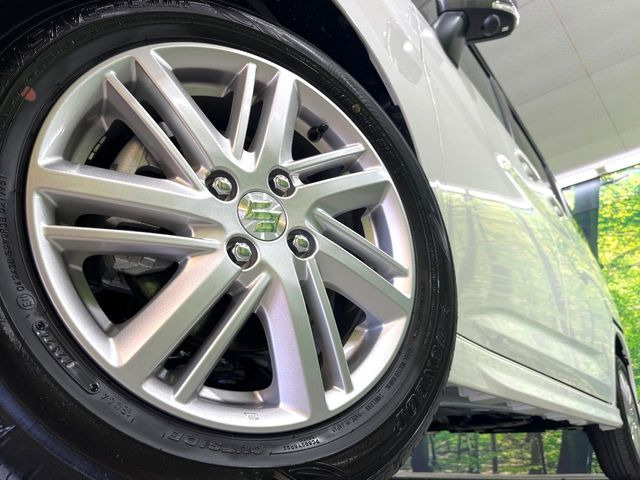 �y����15�C���`�A���~�z�C�[���z�O�ςɃ}�b�`���������A���~�z�C�[���𑕒����Ă���܂��B�e��ЊO�A���~�z�C�[����A�X�^�b�h���X�^�C�����戵�����Ă���܂��B���񂲑��k����������