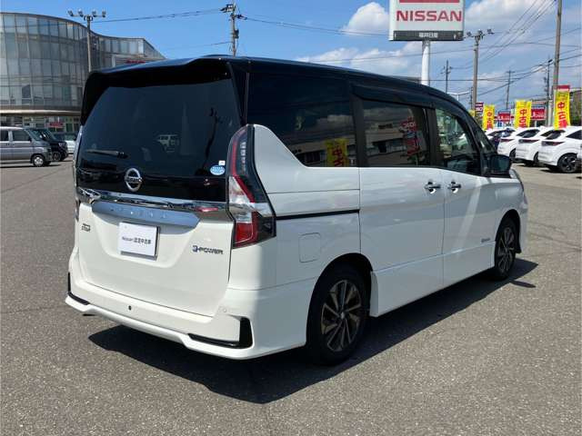 セレナ1.2 e-POWER ハイウェイスターV