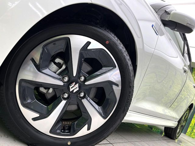 �y����16�C���`�A���~�z�C�[���z�O�ςɃ}�b�`���������A���~�z�C�[���𑕒����Ă���܂��B�e��ЊO�A���~�z�C�[����A�X�^�b�h���X�^�C�����戵�����Ă���܂��B���񂲑��k����������
