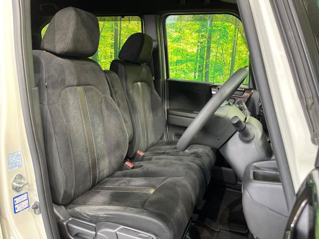 運転席シート廻りは使用感も少なく、良好な状態となっています。丁寧に使われていたことがよくわかりますね。