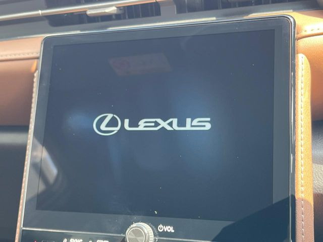 �y9.8�C���` �f�B�X�v���C�I�[�f�B�I�z���ʂ̃f�B�X�v���C��AppleCarPlay��AndroidAuto�����p�\�B�傫�ȉ�ʂŃX�}�z�i�r�A�v���������p���������܂���