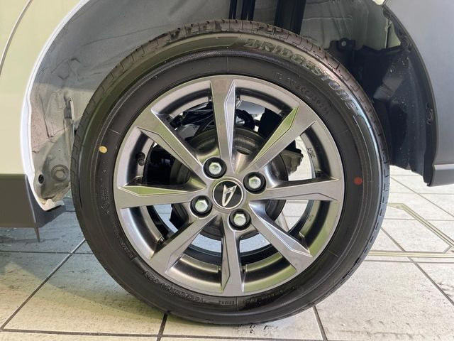 �y����14�C���`�A���~�z�C�[���z�O�ςɃ}�b�`���������A���~�z�C�[���𑕒����Ă���܂��B�e��ЊO�A���~�z�C�[����A�X�^�b�h���X�^�C�����戵�����Ă���܂��B���񂲑��k����������