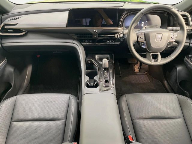クラウンスポーツ2.5 Z E-Four 4WD