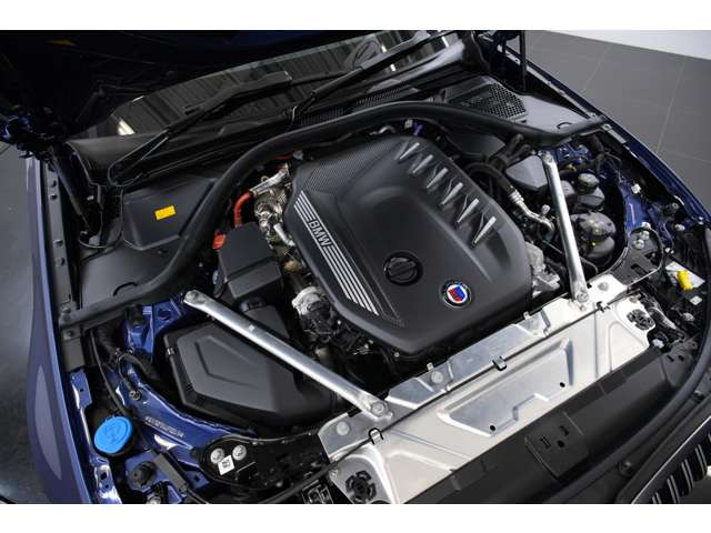�G���W���o��355ps�A�g���N74.4kgm�𔭐��B�f�B�[�[���Ȃ�ł͂̑����g���N�ŁA�X�����獂���܂ň����₷�����s���\�ł��B
