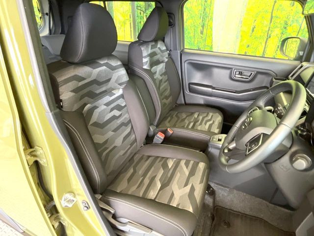 運転席シート廻りは使用感も少なく、良好な状態となっています。前オーナー様が丁寧に使っていたことがよくわかりますね。