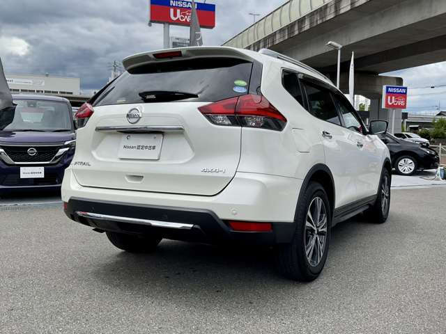 エクストレイル2.0 20X 4WD 3列車