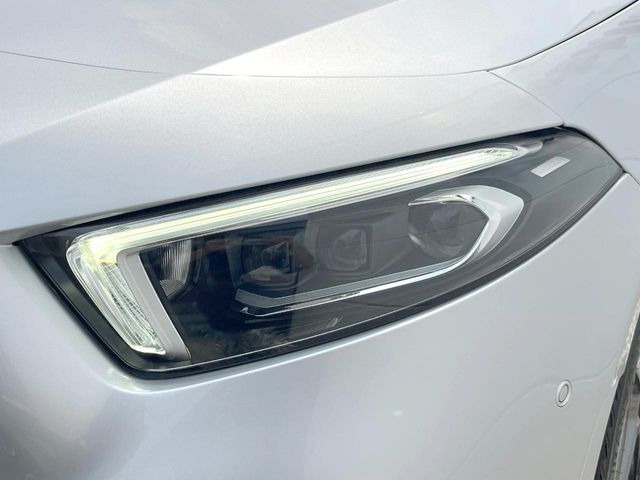 ●LEDヘッドライト:夜間走行時も良好な視界を確保し安心して運転できる高輝度LEDヘッドライトを装備!点灯速度が早く、消費電力も抑えられています。