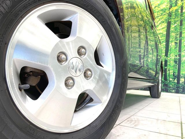 �y����13�C���`�A���~�z�C�[���z�O�ςɃ}�b�`���������A���~�z�C�[���𑕒����Ă���܂��B�e��ЊO�A���~�z�C�[����A�X�^�b�h���X�^�C�����戵�����Ă���܂��B���񂲑��k����������
