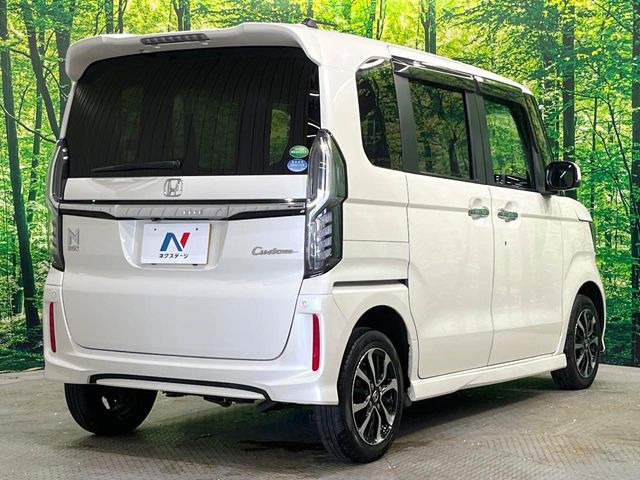 親切・丁寧な専門メカニックスタッフが応対!・車検・点検整備・事故等の修理などアフターサービスも安心。お車のカスタマイズもネクステージのサービススタッフまでご相談ください!