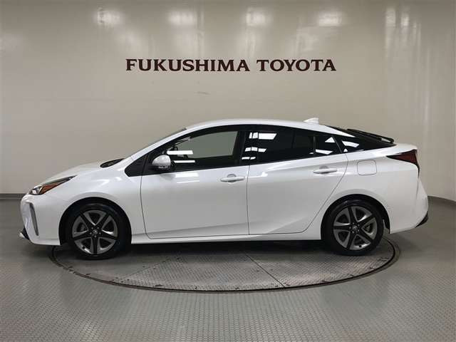 プリウス1.8 A プレミアム ツーリングセレクション E-Four 4WD