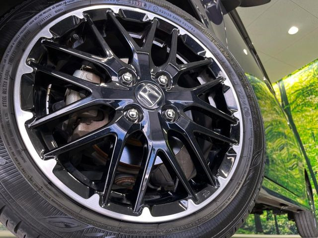 �y����15�C���`�A���~�z�C�[���z�O�ςɃ}�b�`���������A���~�z�C�[���𑕒����Ă���܂��B�e��ЊO�A���~�z�C�[����A�X�^�b�h���X�^�C�����戵�����Ă���܂��B���񂲑��k����������