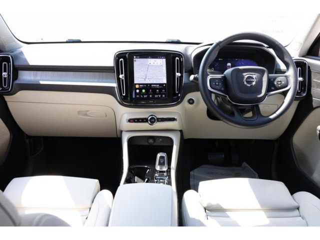 XC40ウルトラ B4 AWD 4WD